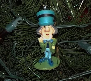 🎅🏽 PERSONALIZADO DISNEY ALICIA EN EL PAÍS DE LAS MARAVILLAS EL SOMBRERERO LOCO FIGURA ADORNO DE NAVIDAD - Imagen 1 de 2