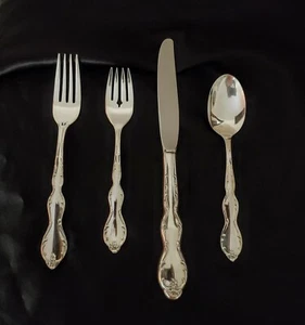 1964 CAMELOT MELODY ROGERS INTERNATIONAL SILVERPLATE CUCCHIAIO FORCHETTE COLTELLO - set 4 pezzi - Foto 1 di 4