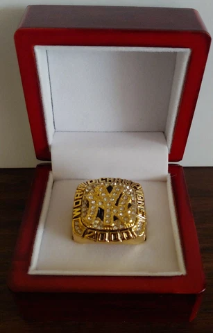 Derek Jeter - 2000 New York Yankees World Series Ring With Wooden Display Box Cover