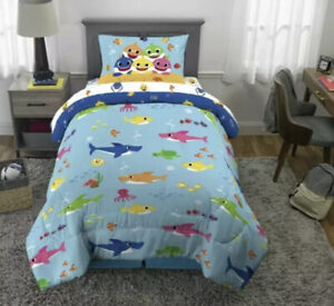 Baby Shark 4 pc Twin Bedding Reversible Comforter, Sheet Set Bed in a Bag