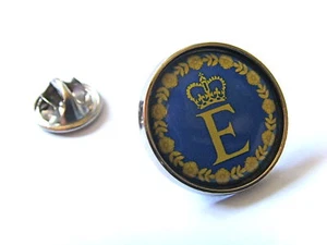 GB QUEEN ELIZABETH PERSONNEL FLAG LAPEL PIN BADGE GIFT - Picture 1 of 1