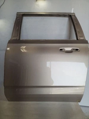   Metallic Left Rear Side Door from 2023 Suburban 1500 10916238 Foto 1 de 4