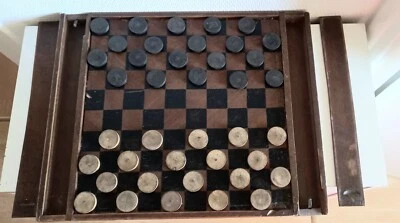 Ancien Plateau en bois Jeu de dames, Avec Pions En Buis - Photo 1/4