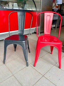 12 Stapelstühle aus Metall, rot + schwarz - Bild 1 von 12
