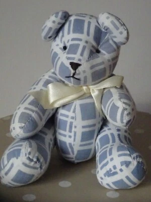  DOUDOU OURS TISSU  ARTICULE GRAINE D'EVEIL 20 CM BLEU CARREAUX BLANCS  - Photo 1/4