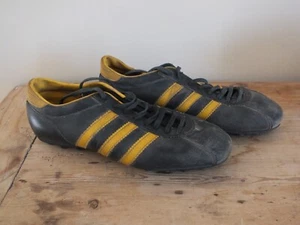 + Paire de chaussures de foot cuir vintage Adidas années 70 crampons T7-1/2 + - Foto 1 di 10