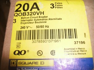 LOTE DE 3 - INTERRUPTOR DE CIRCUITO CUADRADO D QOB320VH 3 POLOS 20 AMPERIOS 240V - Imagen 1 de 2