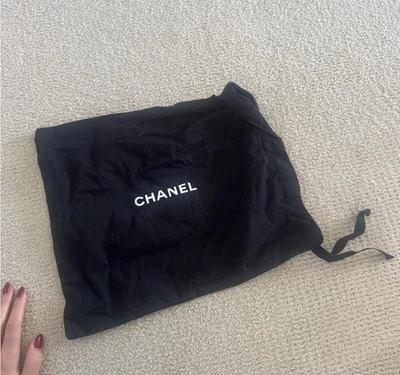 Bolso antipolvo Chanel pequeño Foto 1 de 2