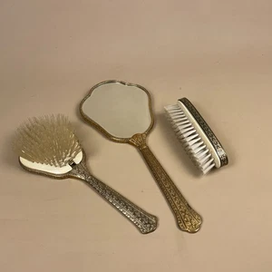 Espejo de mano vintage y cepillo tela bordado trasero mango dorado maquillaje - Imagen 1 de 11