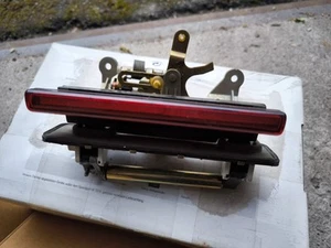 Audi 80 B4 / 100 C4 / A6 C4 Avant Heckklappengriff – 4A9 827 565 / 8A9 827 565 - Bild 1 von 3