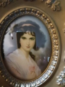 Vintage A Cameo Creation gerahmtes Portrait Hubak Lady konvexes Blasenglas. - Bild 1 von 4
