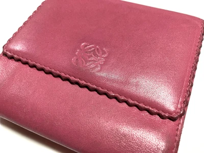 CARTERA LOEWE VINTAGE ANAGRAMA CUERO SUAVE EN RELIEVE TRIPLE MONEDERO ESPAÑA ROSA Foto 1 de 4