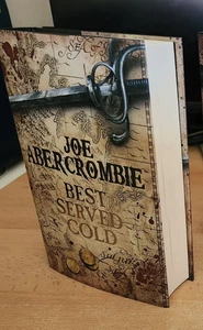 Best Served Cold - Joe Abercrombie SIGNIERT 2023 Neuauflage Erstdruck NEU - Bild 1 von 3