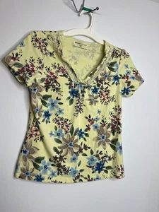 Vintage Women’s Basic Editions Floral Pattern V-Neck T Shirt Size Sm - Picture 1 of 8