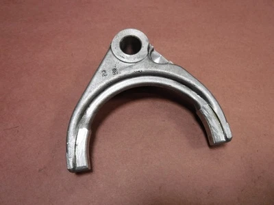 Horquilla de quinta marcha Jeep Wrangler YJ TJ XJ 94-02 2,5 4 cilindros AX5 transmisión manual Foto 1 de 4