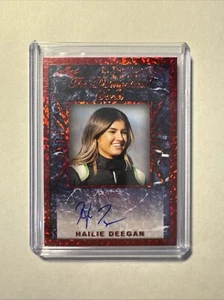 RS22193 2022 Leaf In The Game Hailie Deegan The Distinguished Series Auto/35 - Imagen 1 de 2