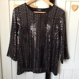 Lovely Ladies Silver Sequin Top From Klass Size 14 - Picture 1 of 15