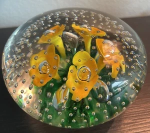 Vintage Paperweight MCM Art Glass Hand Blown Yellow Flowers Controlled Bubbles - Picture 1 of 9