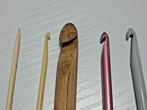 lot 4 AFGHAN Tunisian HOOKS & 1 bone double pointed Knit Needle  Susan Bates  - Picture 1 of 8