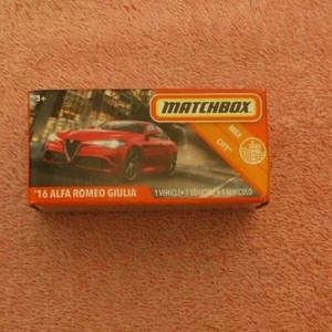 matchbox  16 Alfa Romeo Giulia 2020 mib power grab - Picture 1 of 1