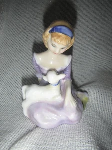 China de hueso Royal Doulton de colección "Mary had a Little Lamb" H.N.2048 1948 3,5" de altura - Imagen 1 de 7