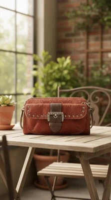 Bolso Bandolera Kathy Van Zeeland Rojo Jacquard Tachonado Hebilla Acento Cartera  Foto 1 de 4