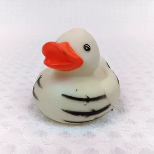 Gummiente Jeep Ente afrikanisch weiß Zebramuster 2 Zoll - Bild 1 von 4