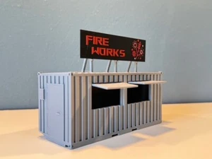 O Scale - Feuerwerksstand / Straßencontainerständer 4. Juli (grau matt) - Bild 1 von 5