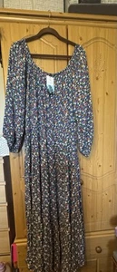BNWT M&S Floral Dress Size 24 - Picture 1 of 2