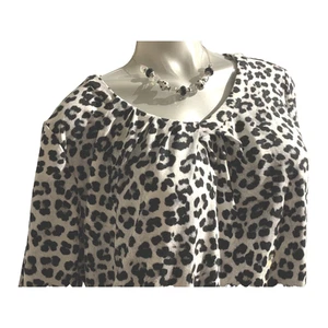Nuevo con etiquetas Top elástico profesional blanco y negro de leopardo Ann Taylor para mujer talla 16 XL - Imagen 1 de 9