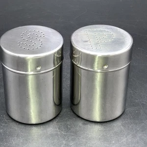Vintage stainless steel salt and pepper spice shakers 4"tall Excellent condition - Picture 1 of 6