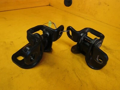 1996-2002 Saturn SL2 1.9L OEM LH conjunto de suporte de porta traseira para motorista 97 98 99 00 01 02 - Imagem 1 de 2