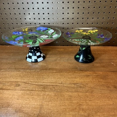 Par de Suportes de Pedestal de Vidro Pintados à Mão – Pratos de Bolo Floral – Decoração Estilo MC - Imagem 1 de 4