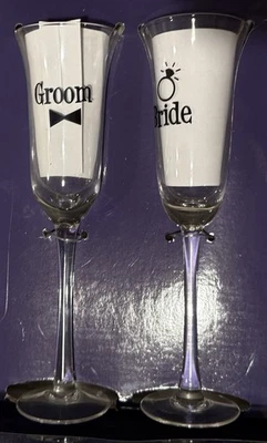 Vasos para tostar Wilton Bride & Groom [flautas] transparentes con letras negras * NUEVO Foto 1 de 4