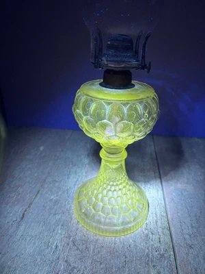 Lámpara de aceite de queroseno vintage reactiva UV bonito brillo manganeso uranio vidrio.e Foto 1 de 4