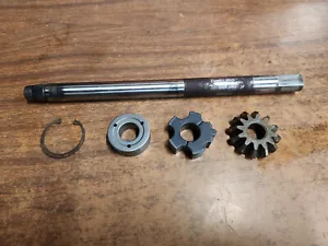 Cub Cadet LT1050 Rasentraktor 13AP11CP710 Hydro Gear RH Achswelle HG-51079 - Bild 1 von 6