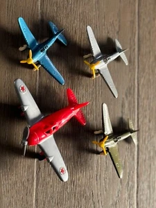 4 Vintage HUBLEY & Thomas TOY PLASTIC US ARMY WWII FIGHTER PLANE U.S.A. Airplane - Picture 1 of 20