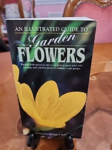An Illustrated Guide To Garden Flowers - Paperback By David Papworth - Very Good - Bild 1 von 10