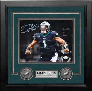 Foto enmarcada 8x10 autografiada de Jalen Hurts Black Flex Philadelphia Eagles JSA - Imagen 1 de 1