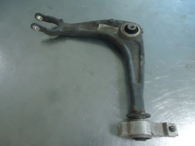 BRAS DE SUSPENSION AVANT GAUCHE (TRIANGLE) Peugeot 407 SW (6E) 2007 - Photo 1/1