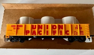 Vintage UNION PACIFIC railroad gondola car pipe load Tyco HO scale 341-B 1975 - Picture 1 of 6