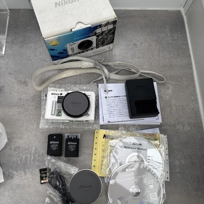 Cámara digital Nikon 1 AW1 14,2 MP sin espejo en caja lentes blancas impermeables bonitas Foto 1 de 4