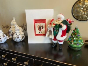 "Department 56 Babbo Natale con sacchetto regalo alto 10,5" (SPEDIZIONE GRATUITA) - Foto 1 di 3