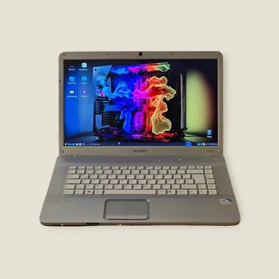 Sony Vaio | Dual-Core T4400 2.20GHz | 4GB RAM | 300GB HDD | Linux OS - Ohne Akku - Bild 1 von 4