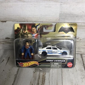 SUPERMAN AND METROPOLIS PD,(CAR+FIGUR) HOTWHEELS 1:64 DIECAST CAR MODEL Neu BvS - Bild 1 von 8