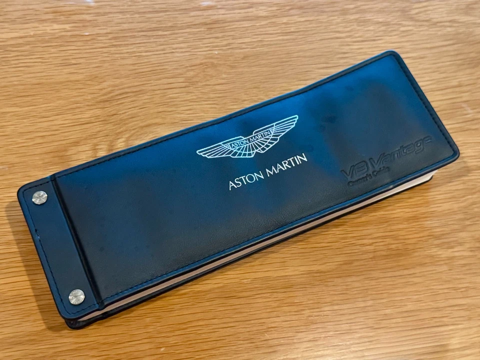 Aston Martin OEM manual del propietario (V8 Vantage Roadster 2008) Foto 1 de 1