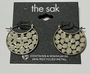 Orecchini a cerchio The Sak tono oro e smalto bianco nuovi su cartoncino  - Foto 1 di 2
