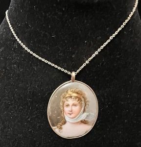 Queen Louise handbemalter Porzellan ovaler Anhänger 10k Rahmen 14k g.f. Kette - Bild 1 von 4