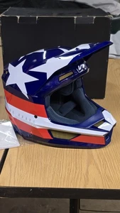 NEW/BLEMISH Fox Racing V1 MX Offroad Motocross Helmet White/Red/Blue Size XL - Picture 1 of 21