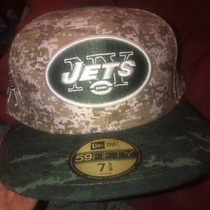 Cappello New York Jets New Era Fitted Salute To Service Edizione Limitata 7 5/8 RARO! - Foto 1 di 7